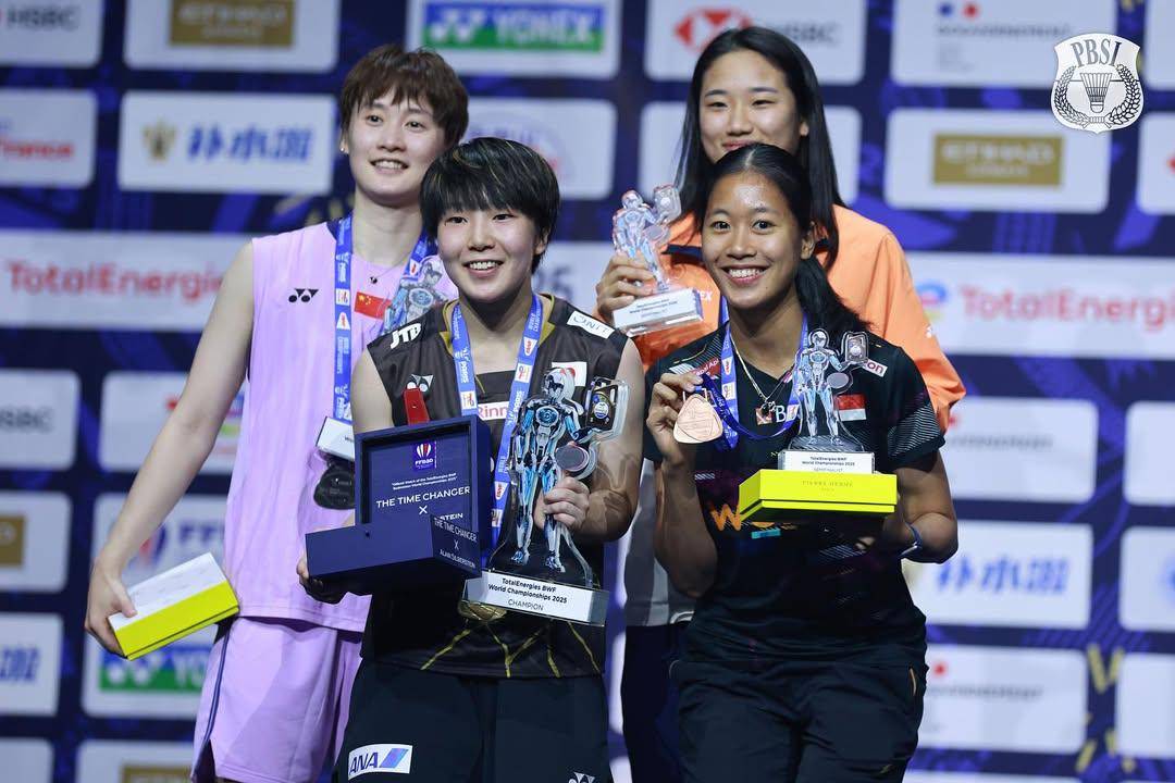 Podium tunggal putri Kejuaraan Dunia 2025-🥇- Akane Yamaguchi 🇯🇵🥈- Chen Yu Fei 🇨🇳🥉- Putri (4).jpg