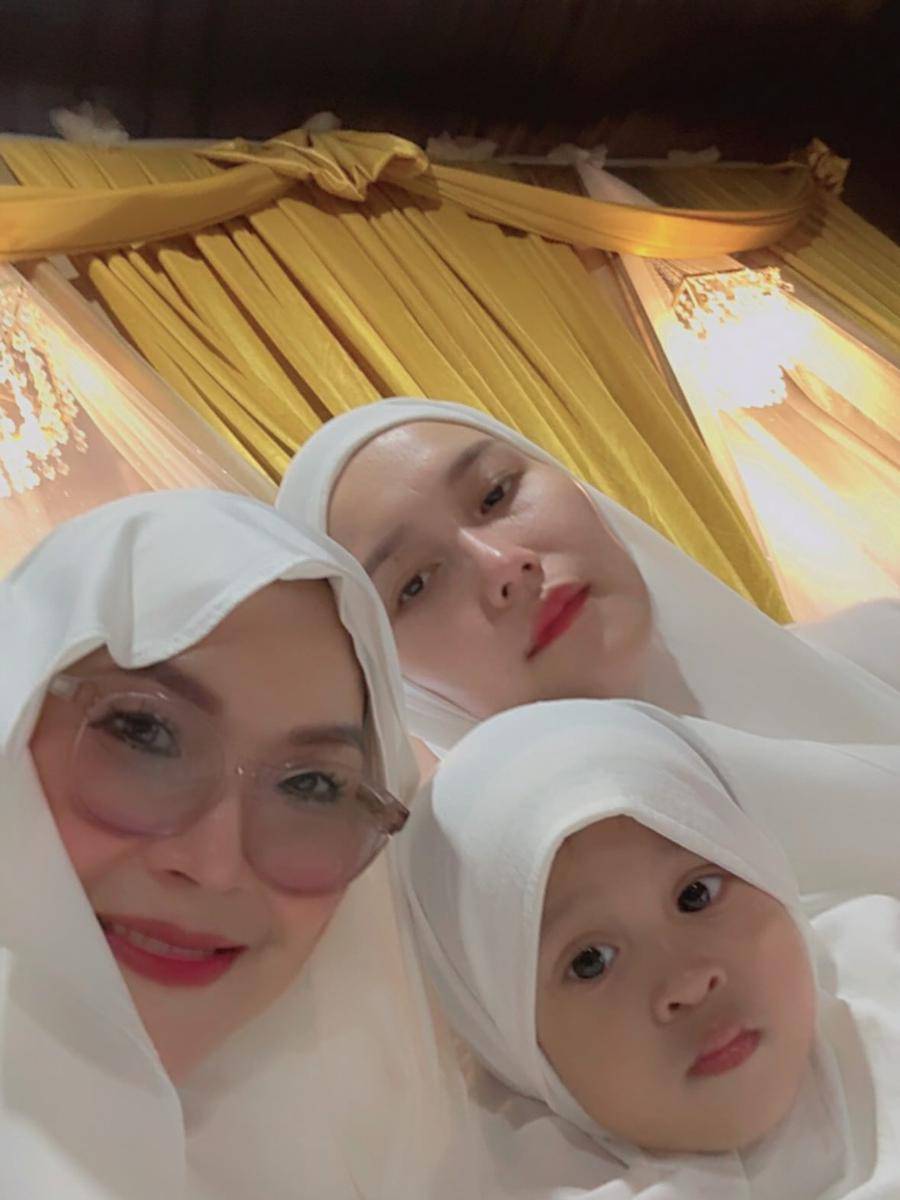 peringatan 1 tahun kepergian keponakan Ayu Ting Ting