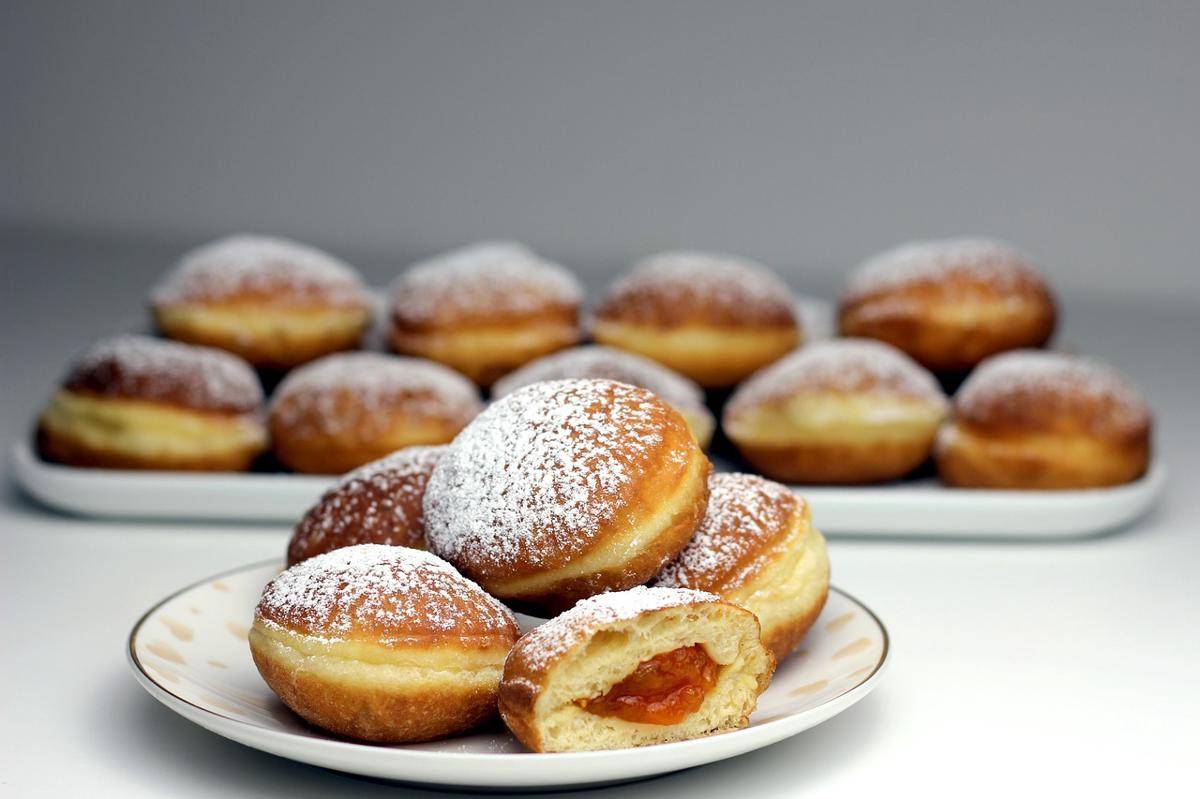 ilustrasi donat isi custard (pixabay.com/Zozz_)