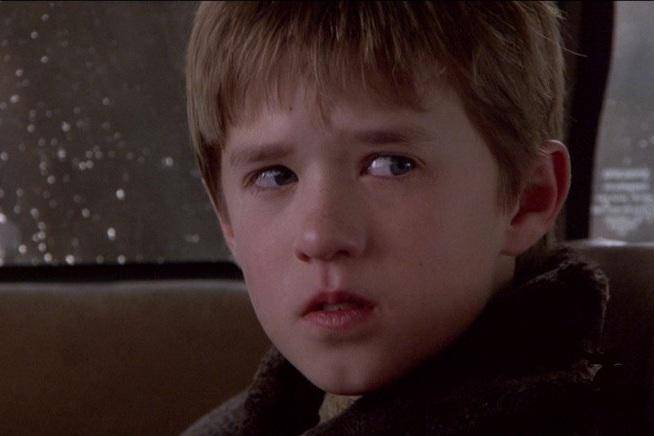Haley Joel Osment dalam film The Sixth Sense