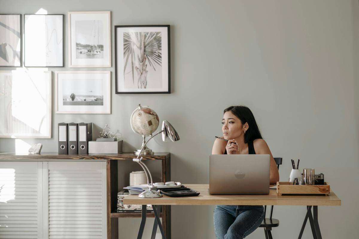 ilustrasi workspace yang nyaman dan rapi