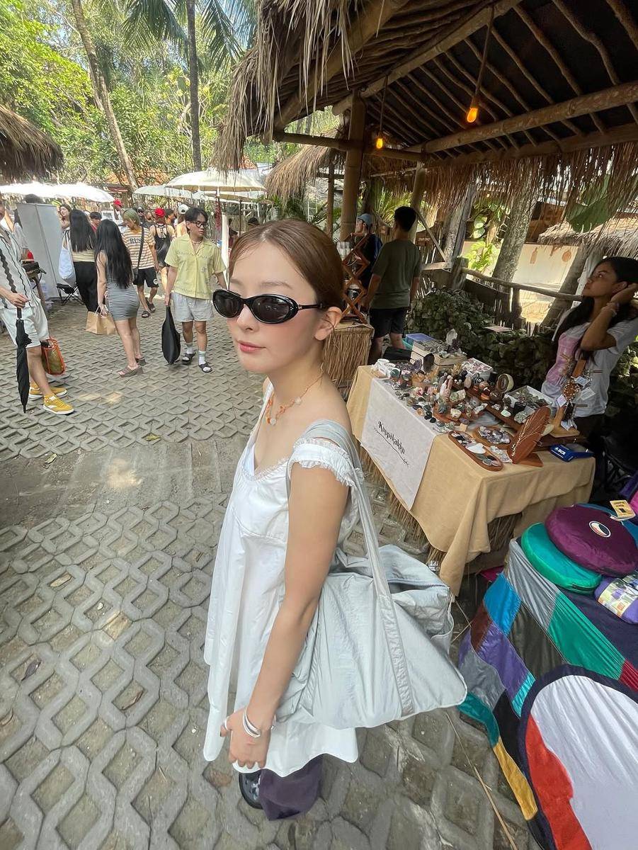 potret liburan Seulgi Red Velvet di Bali (instagram.com/hi_sseulgi)