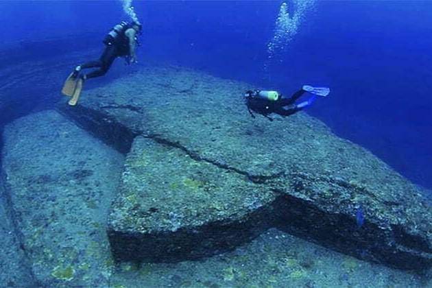 Misteri Yonaguni, reruntuhan bawah laut Jepang yang mirip Piramida. (marsemfim.com.br)