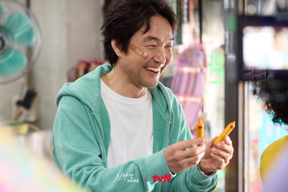 potret Han Suk Kyu di drakor Shin's Project