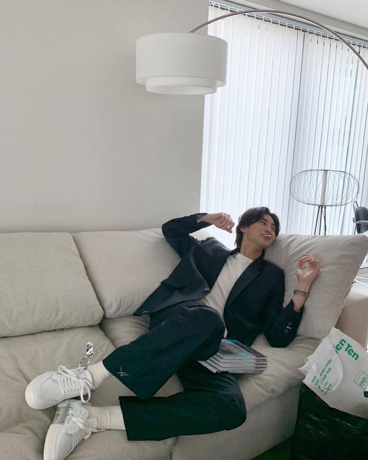 styling plain t-shirt ala Byeon Wooseok (instagram.com/byeonwooseok)