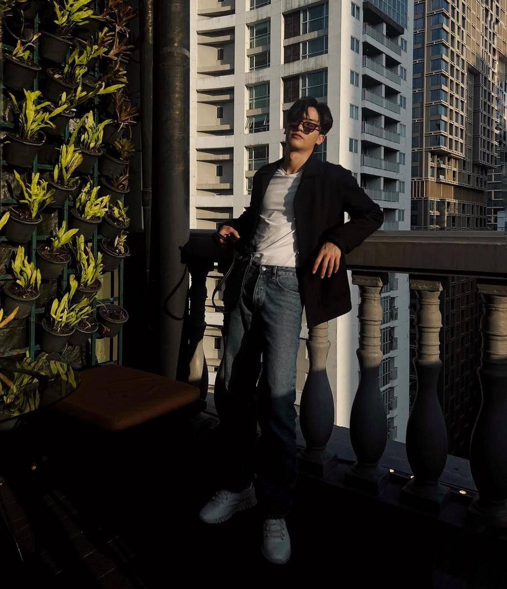 Gaya Smart Casual Tay Tawan (instagram.com/tawan_V)