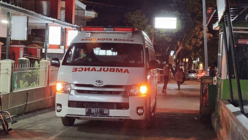 ilustrasi ambulans (IDN Times/Debbie Sutrisno)