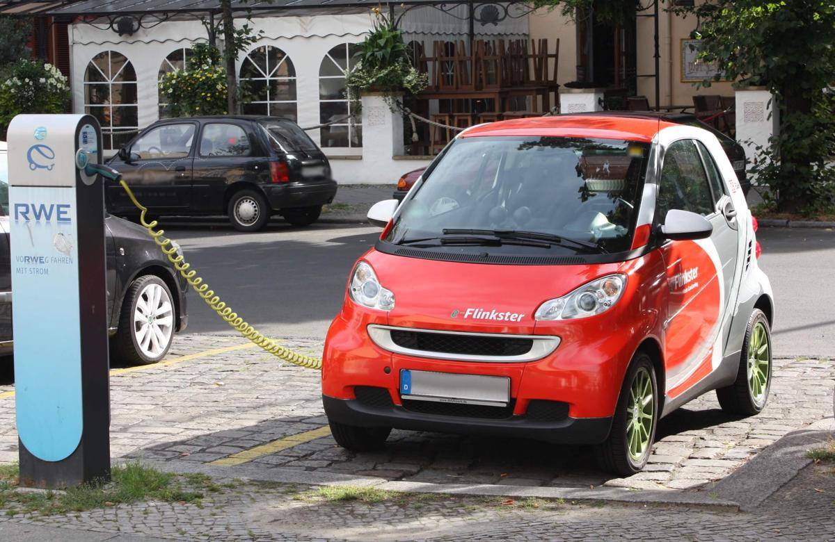 ilustrasi mobil listrik (commons.wikimedia.org/Michael Movchin)