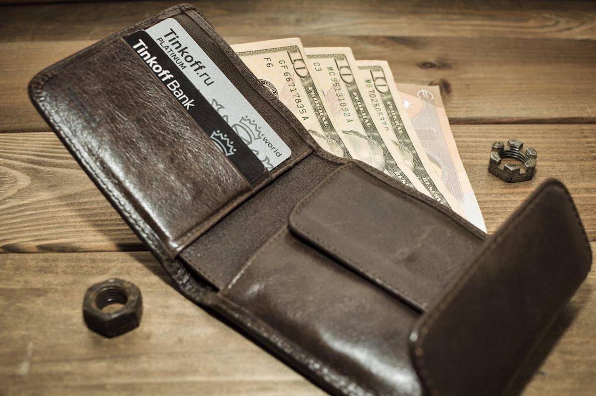 Ilustrasi dompet (www.pexels.com/Natasha Chebanoo)