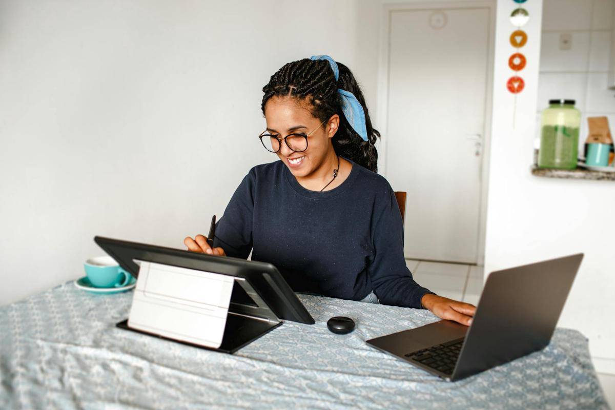 ilustrasi content creator (pexels.com/Helena Lopes)