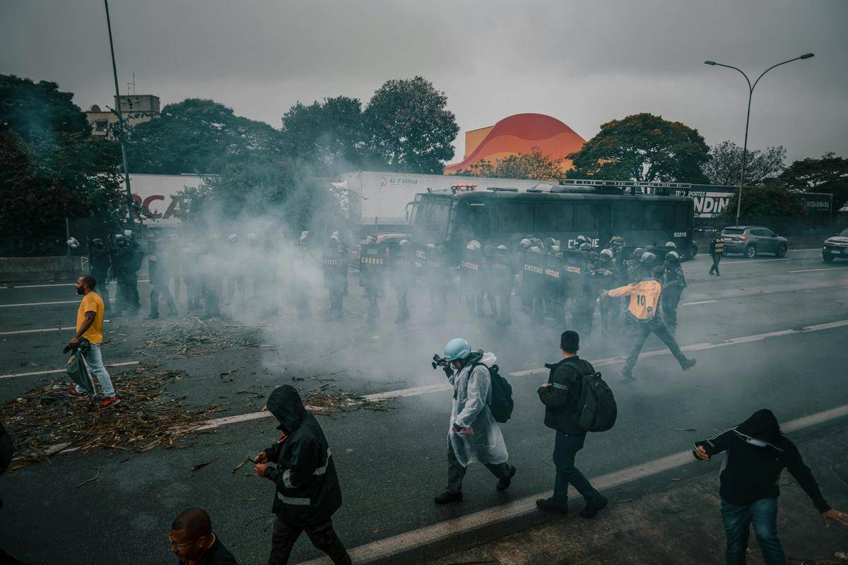 Penggunaan gas air mata