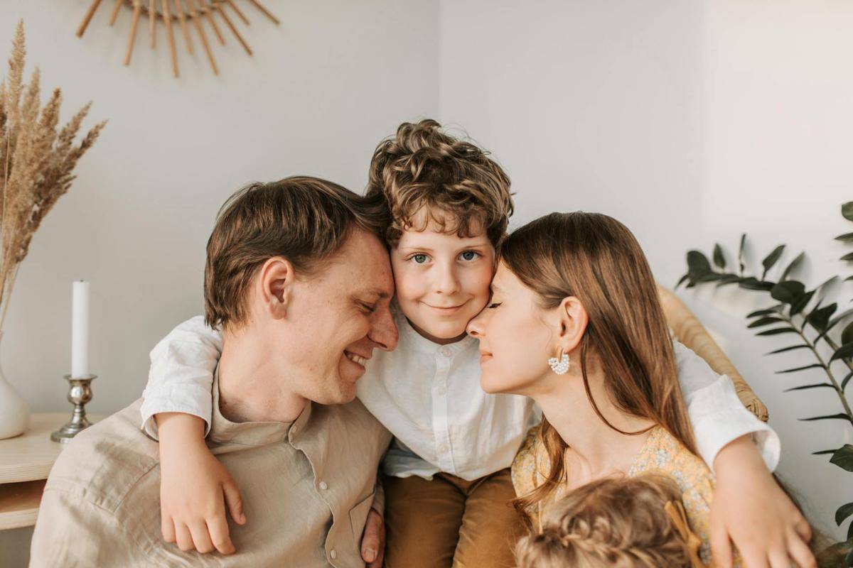 ilustrasi orangtua dan anak (pexels.com/Vlada Karpovich)