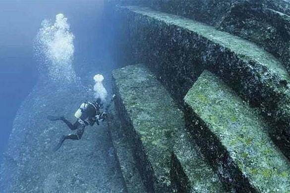 Misteri Yonaguni, reruntuhan bawah laut Jepang yang mirip Piramida. (marsemfim.com.br/skdesu.com)