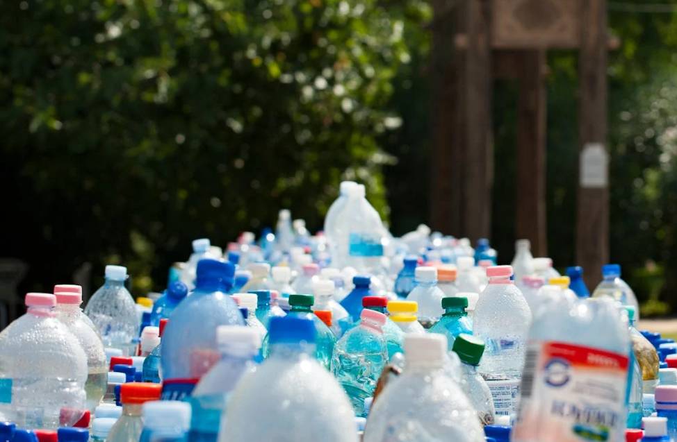 ilustrasi sampah plastik (pexels.com/mali maeder)