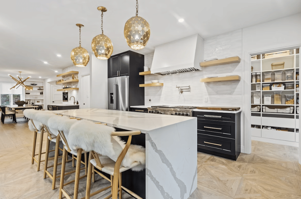 ilustrasi dapur dengan meja makan marmer (unsplash.com/Point3D Commercial Imaging Ltd.)