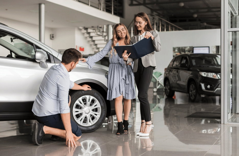 ilustrasi membeli mobil (freepik.com/freepik)