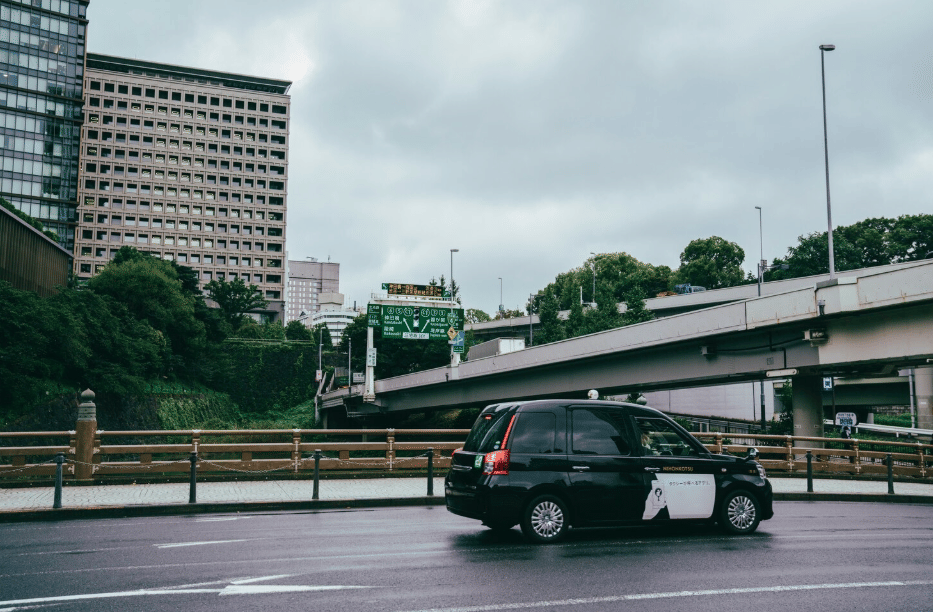 ilustrasi mobil di jalan tol (freepik.com/freepik)