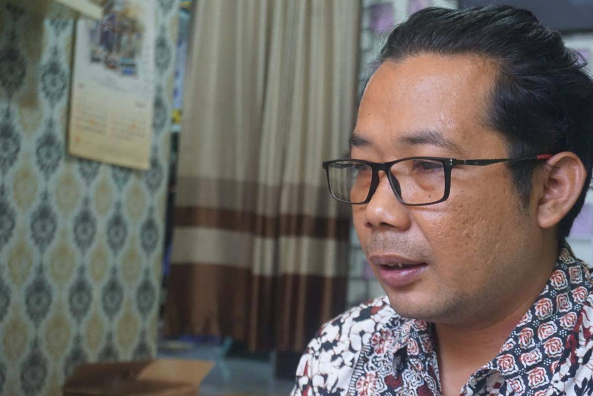 Ayah almarhum Rheza Shendy Pratama, Yoyon Surono (kanan)