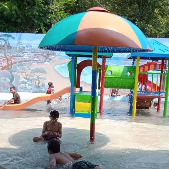 Kolam Renang Tirta Satria dekat Stasiun Jombang