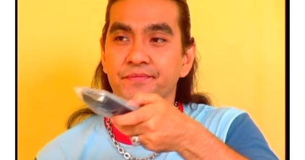 Suroso menyalakan VCD Player - FTV Hidayah