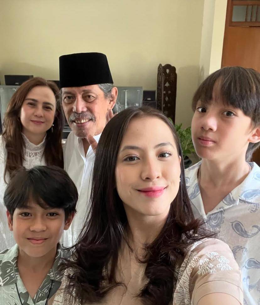 potret kenangan Adhisty Zara dan Acil Bimbo