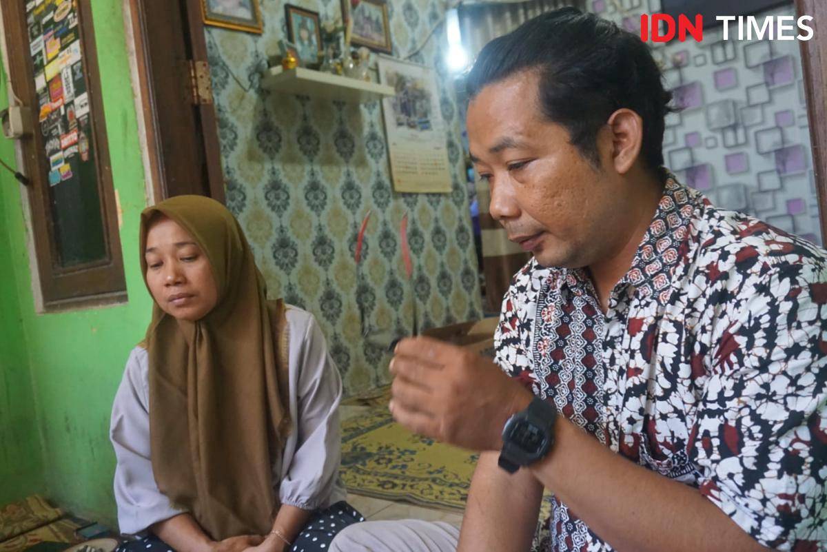 Ayah almarhum Rheza Shendy Pratama, Yoyon Surono (kanan)