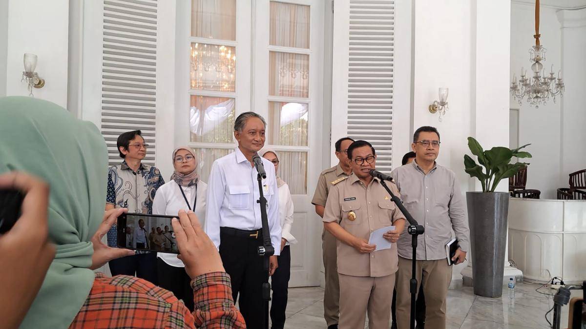 Gubernur DKI Jakarta Pramono Anung sampaikan kerugian akibat kerusakan fasilitas umum. (IDN Times/Trio)