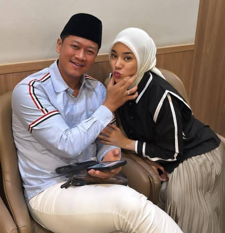 momen Clara Shinta lepas KB ditemani suami