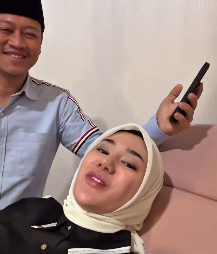 momen Clara Shinta lepas KB ditemani suami 