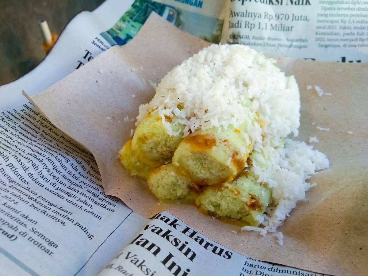 ilustrasi kue putu (vecteezy.com/Eko Sugihartanto)