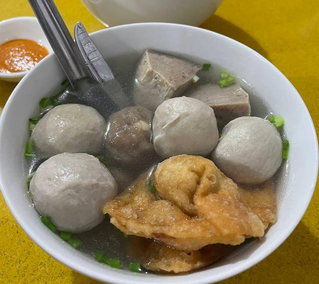 Nyuknyang Kios Irian (google.com/maps/Sandy Wijaya)