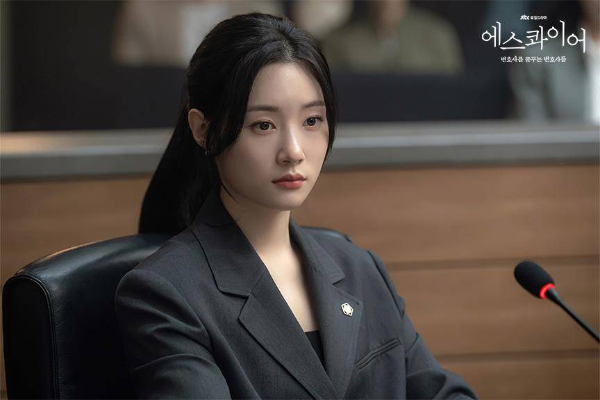 potret karakter Kang Hyo Min yang diperankan Jung Chae Yeon 