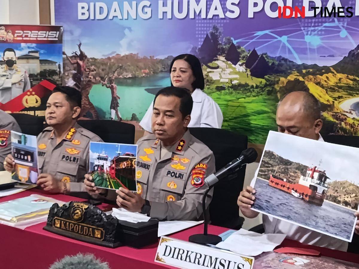 Foto-foto kapal yang jadi barang bukti penjualan BBM ilegal di Labuan Bajo. (IDN Times/Putra Bali Mula)