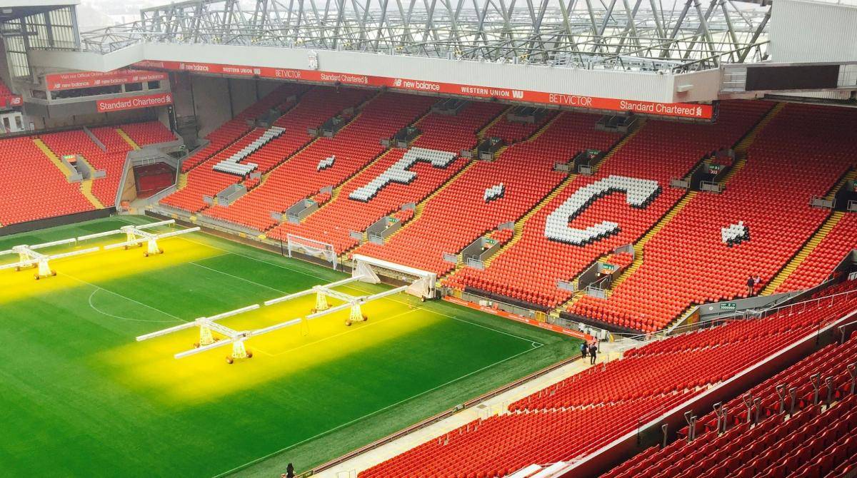 potret tribun Anfield, markas Liverpool
