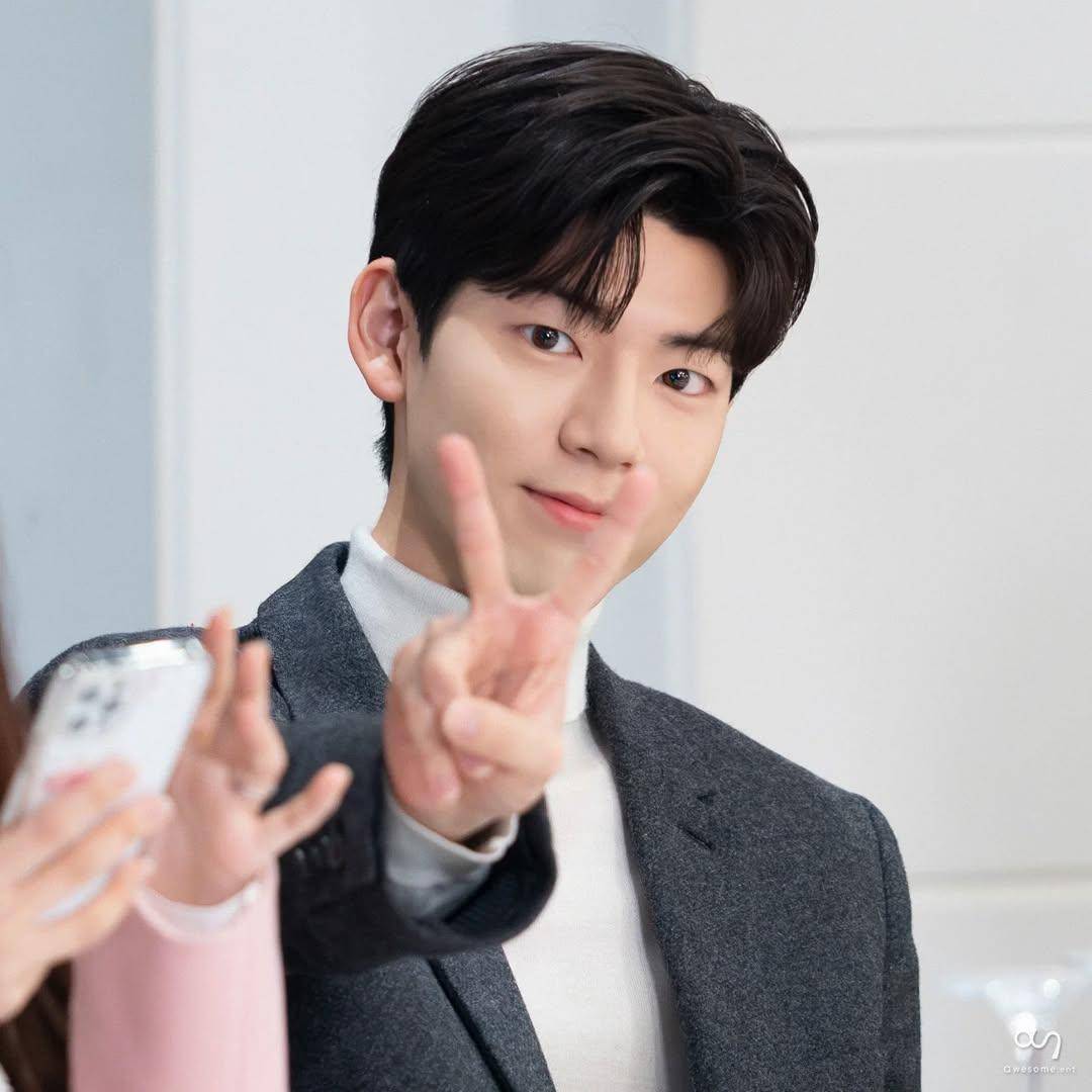 Bae Hyeon Seong (instagram.com/awesome_ent_official)