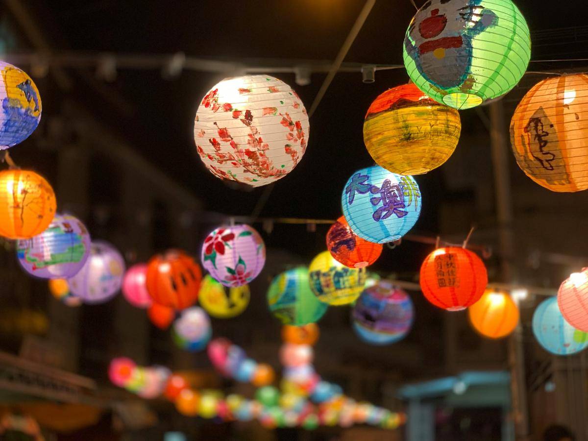 ilustrasi Festival Pertengahan Musim Gugur (unsplash.com/Billy Kwok)
