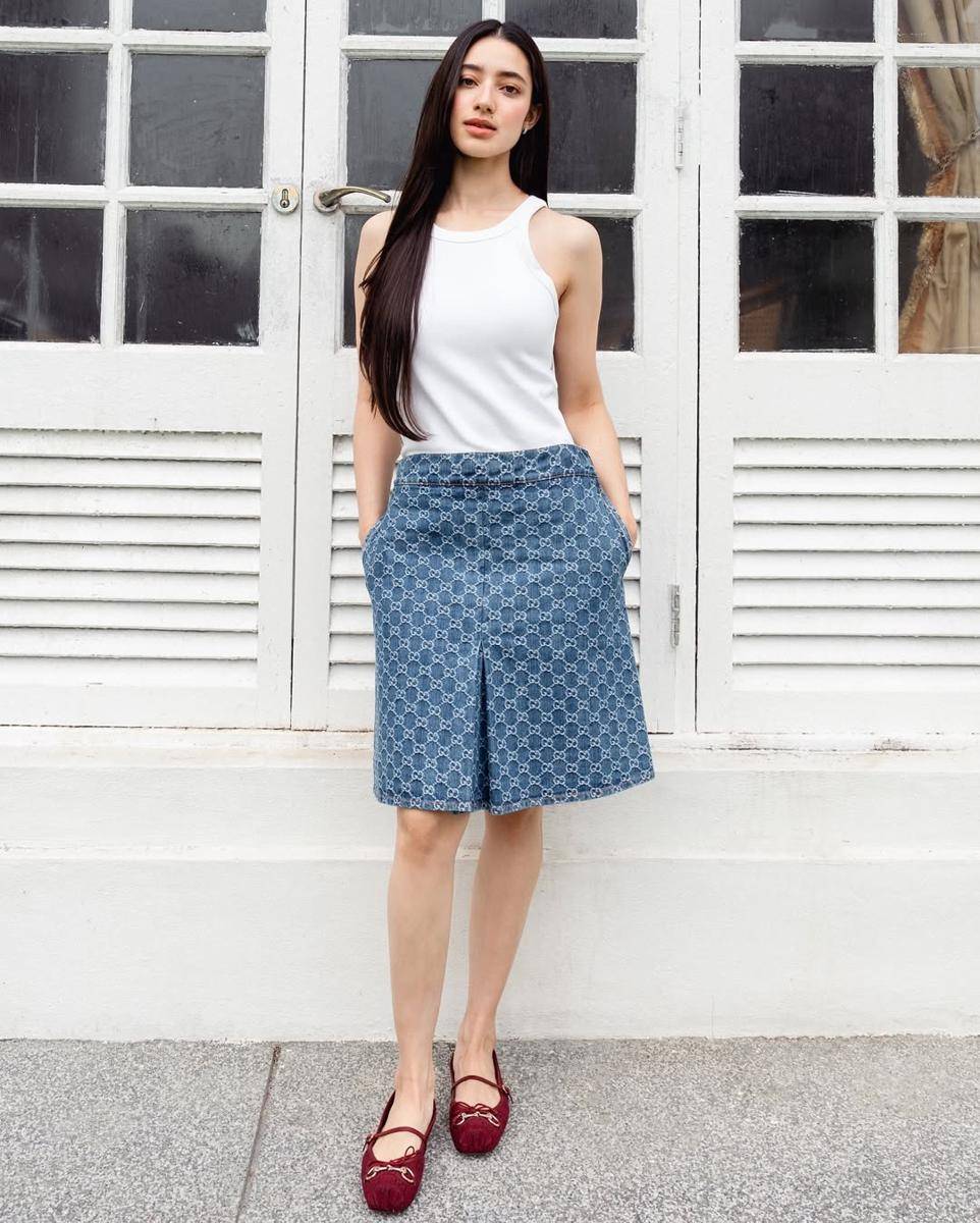 padu padan outfit kasual dengan flatshoe (instagram.com/littlemisskhan)