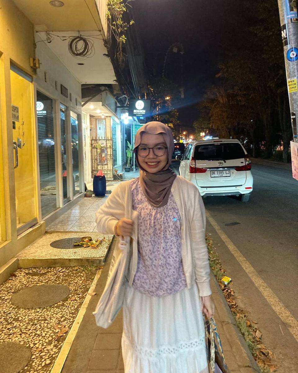 OOTD dengan knitwear (instagram.com/vaniawinola)