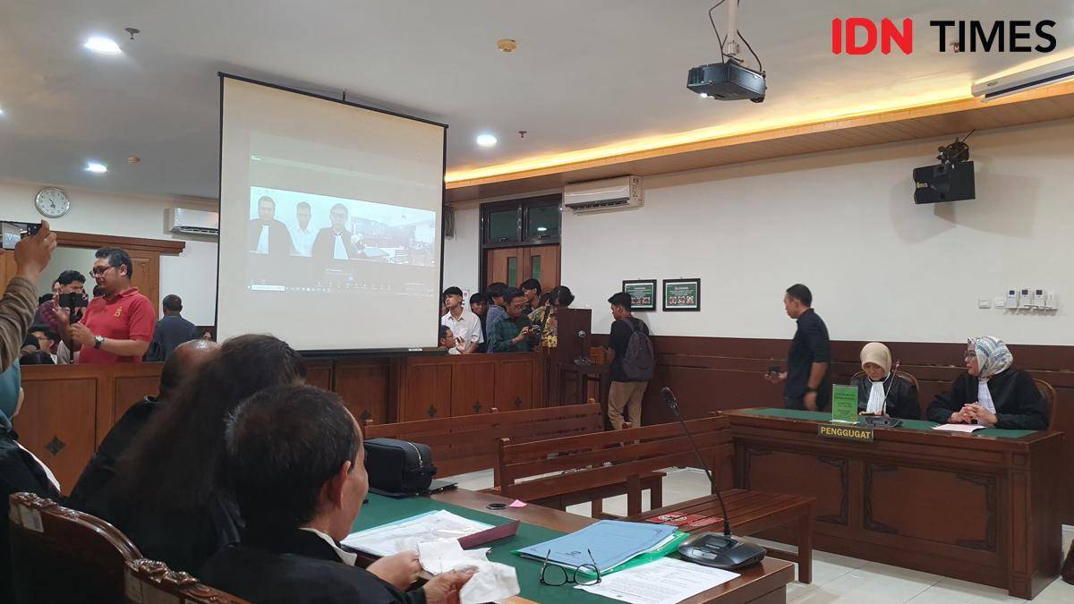Sidang perdana kasus kecelakaan lalu lintas yang melibatkan dua mahasiswa UGM. 