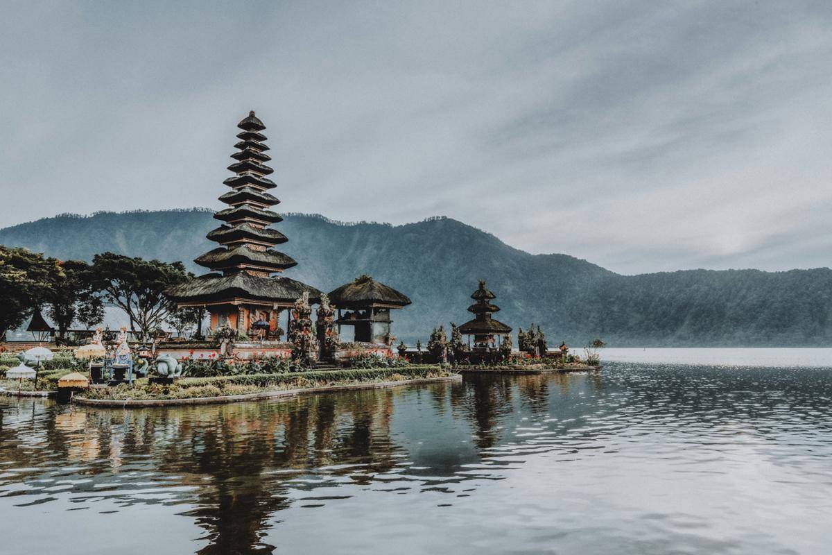 ilustrasi Pura Ulun Danu Beratan (unsplash.com/Kharl Anthony Paica)