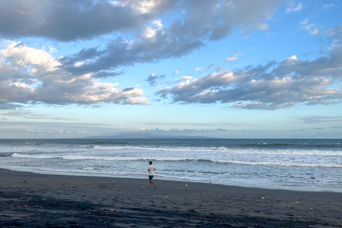 sejauh mata memandang di Pantai Keramas (dok.pribadi/Natalia Indah)