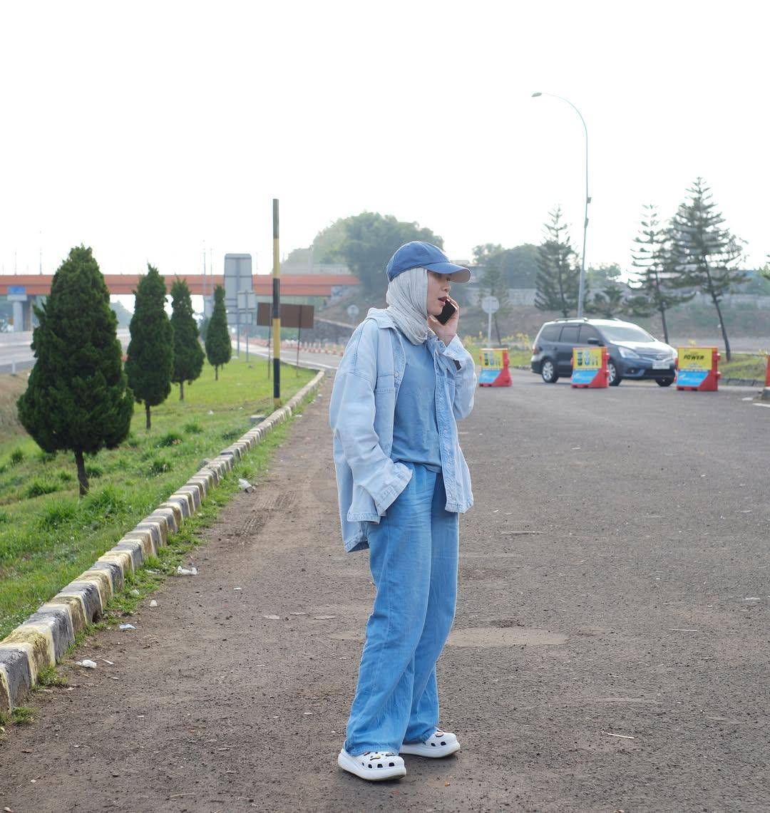 Gaya kasual Zaskia Adya Mecca