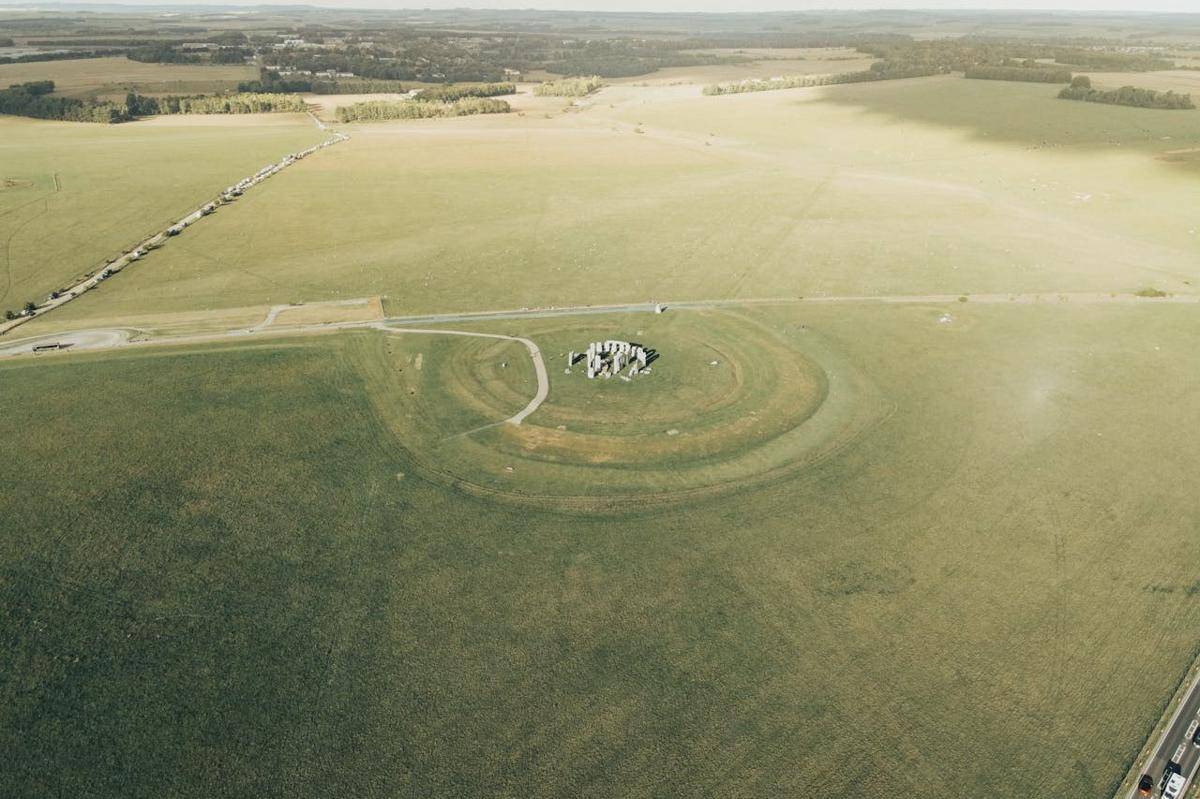 Misteri Stonehenge, susunan batu raksasa yang memicu perdebatan ilmuwan. (Pexels/Lewis Ashton)