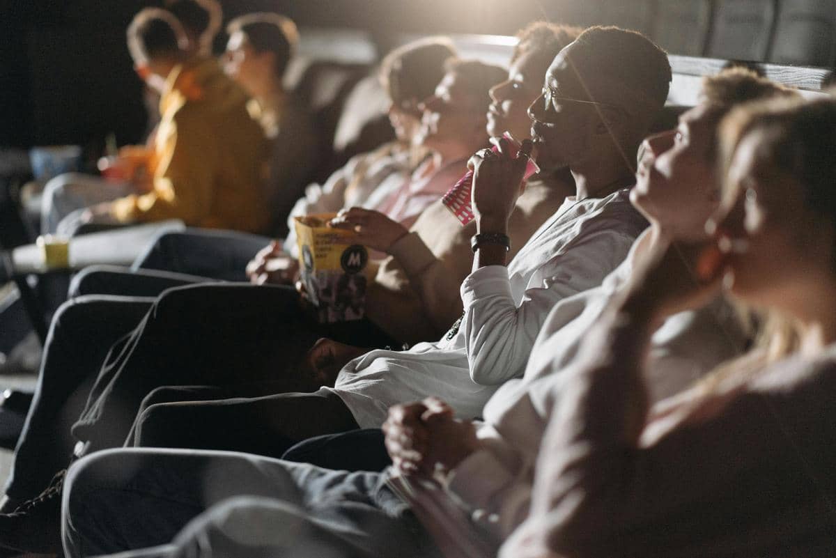 ilustrasi nonton bioskop