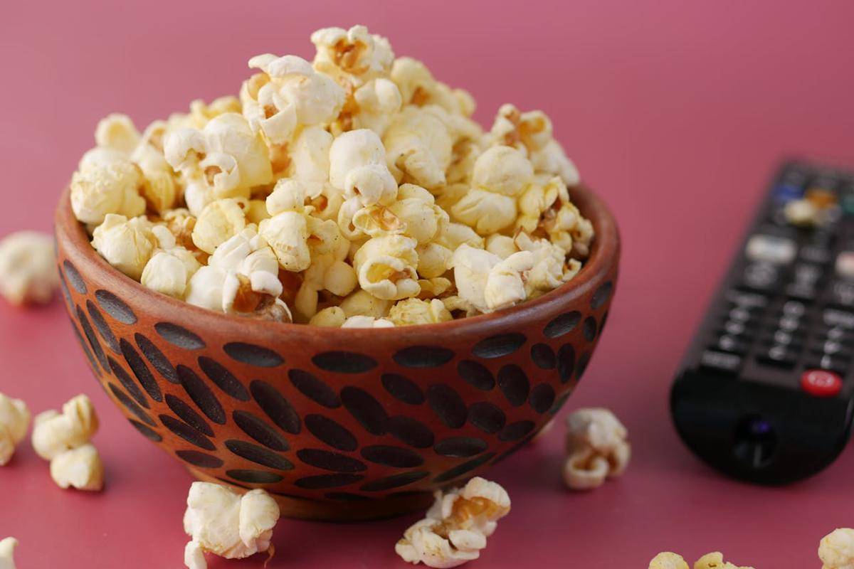 Cara Bikin Jadwal Nonton di Rumah Biar Jadi Momen Menyenangkan (Pexels.com/ Towfiqu barbhuiya)