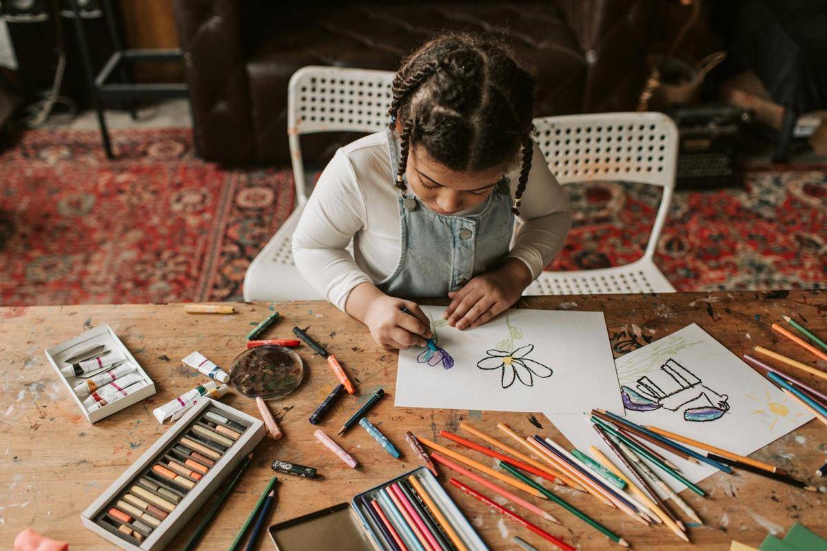 ilustrasi anak menggambar (pexels.com/Vlada Karpovich)