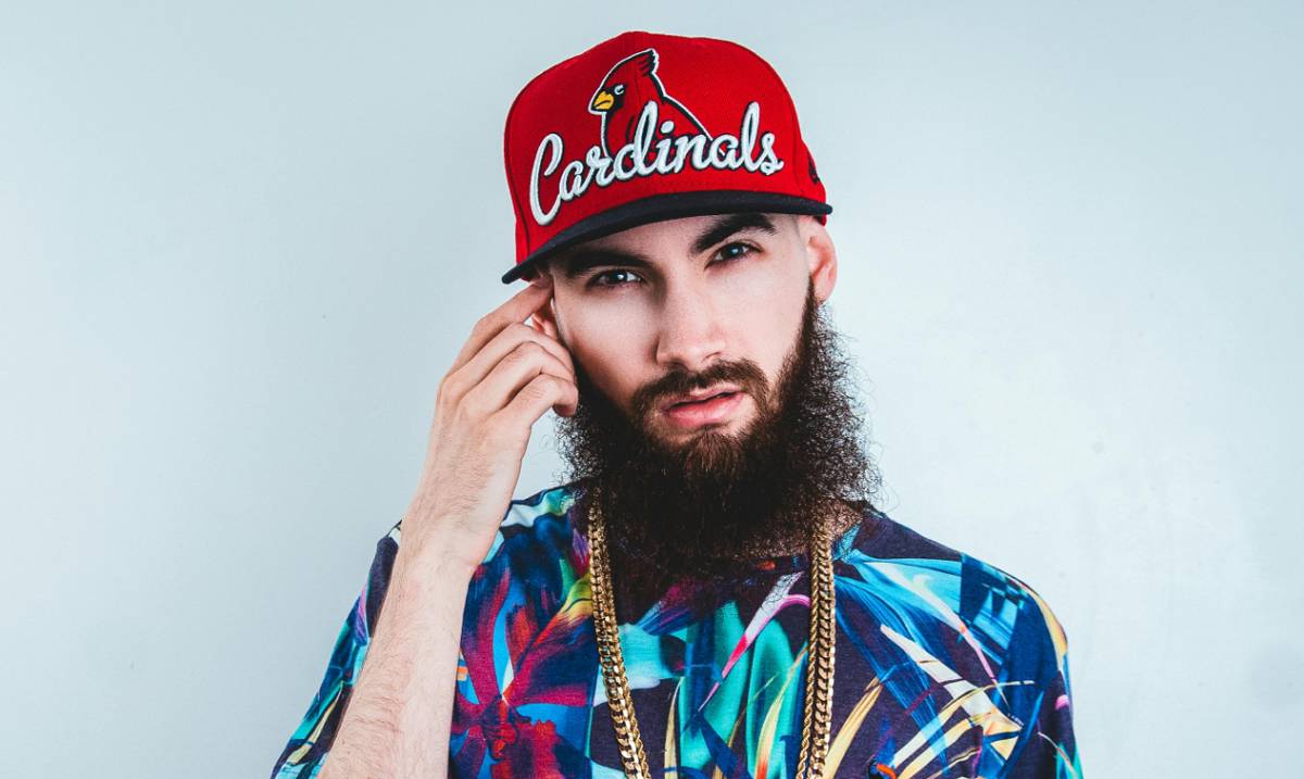 ilustrasi pria dengan topi baseball (pexels.com/Erik Mclean)