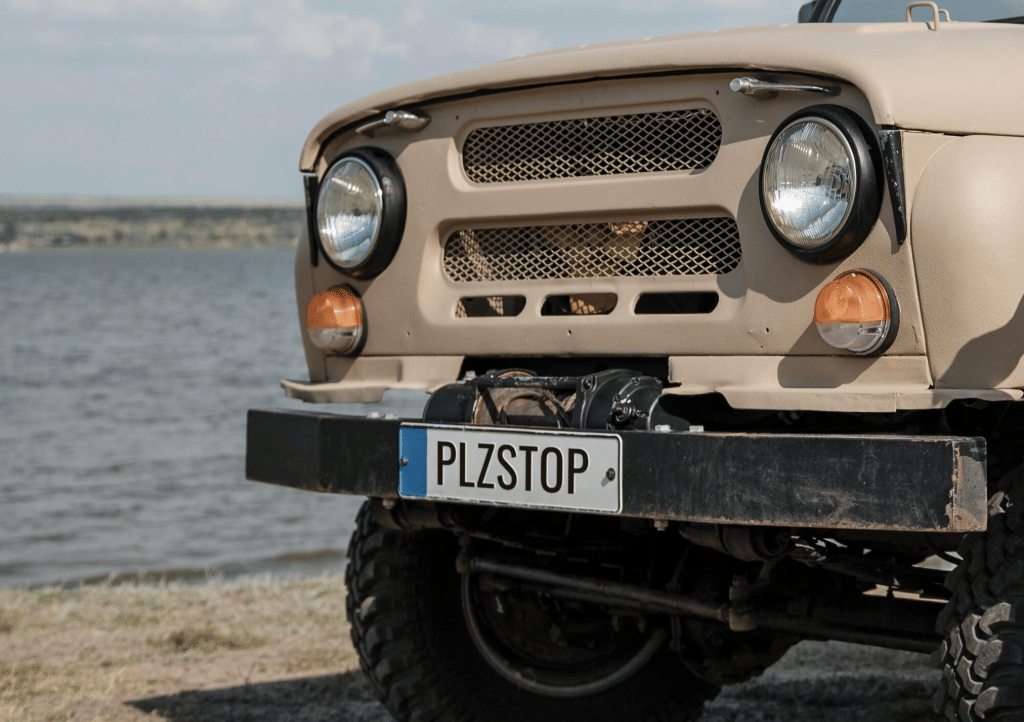 ilustrasi plat nomor pada kendaraan (freepik.com/freepik)