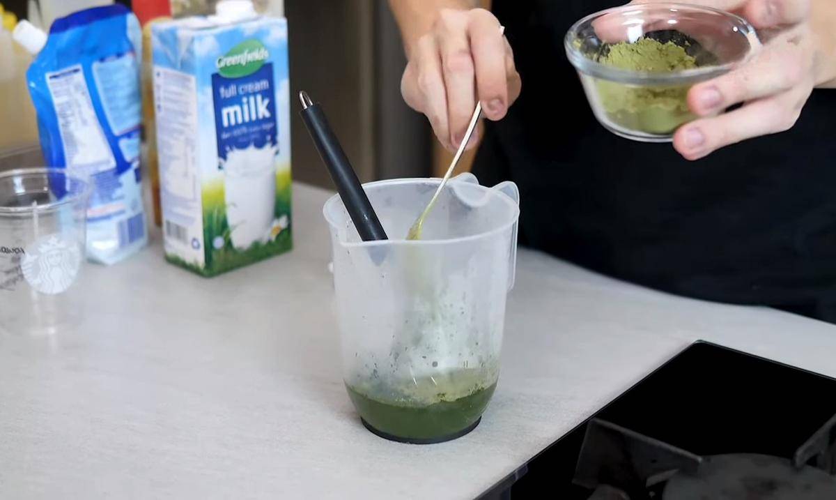 ilustrasi melarutkan green tea
