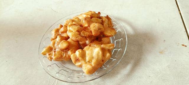 ilustrasi pisang goreng madu